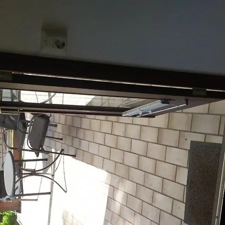 Casa Moderna Com Piscina E Jardim Em